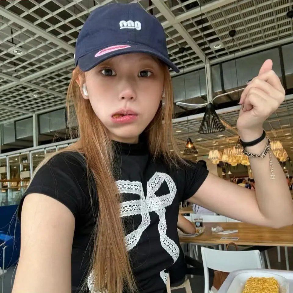 伴游女王